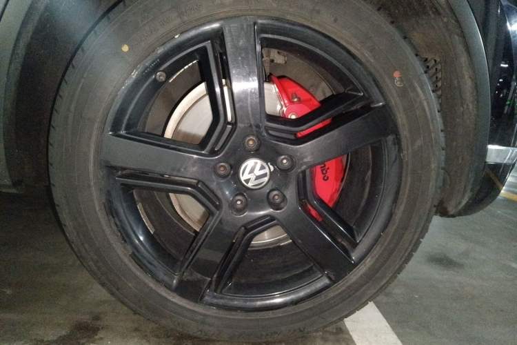 Used Volkswagen Touareg  Right Front Wheel Hub