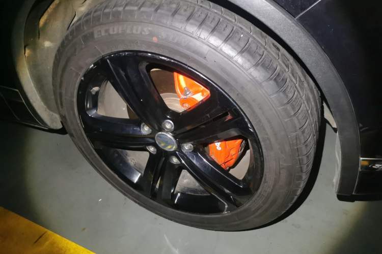 Used Volkswagen Touareg 2017 3.0 TSI Executive Edition Right Front Wheel Hub