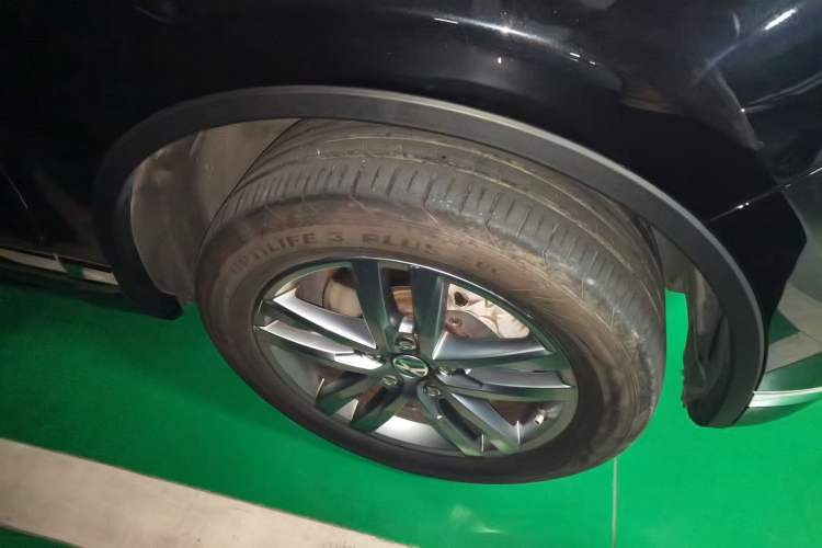 Used Volkswagen Touareg 2017 3.0 TSI Yuyue Model Right Front Wheel Hub