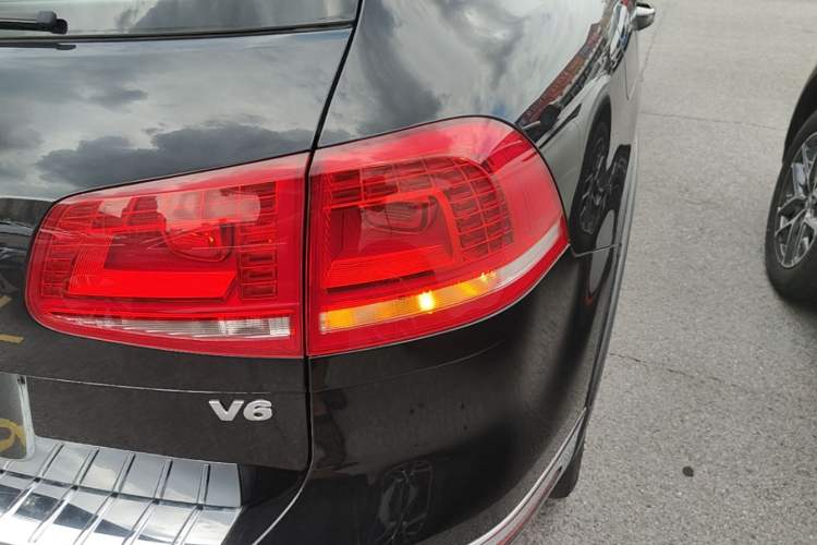 Used Volkswagen Touareg 2017 3.0 TSI Touareg Edition Right Rear Taillight