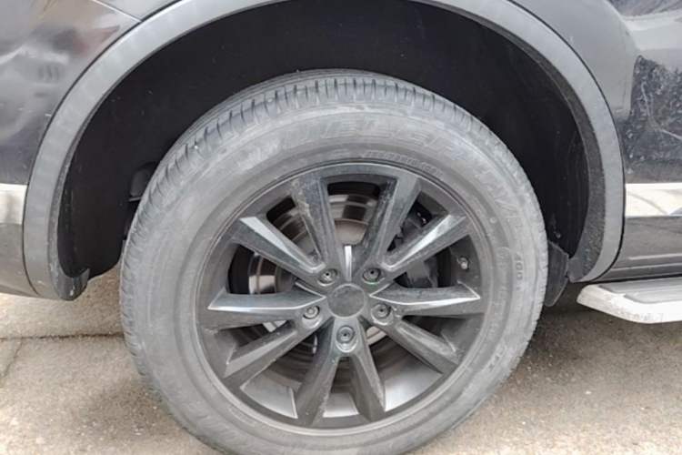Used Volkswagen Touareg 2017 3.0 TSI Touareg Model Right Rear Wheel Hub