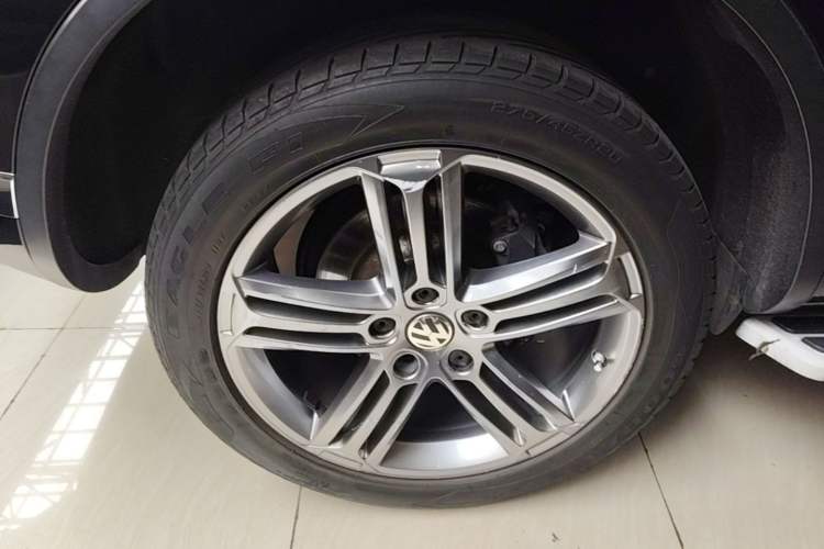 Used Volkswagen Touareg 2017 3.0 TSI Start Edition Right Rear Wheel Hub