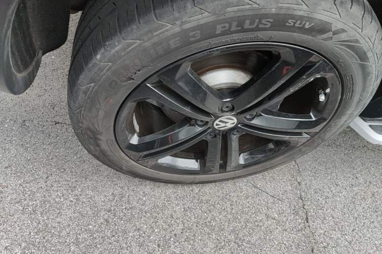 Used Volkswagen Touareg 2017 3.0 TSI Touareg Edition Right Rear Wheel Hub