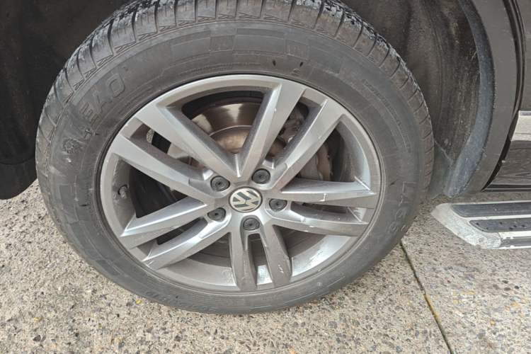 Used Volkswagen Touareg 2017 3.0 TSI Touareg Edition Right Rear Wheel Hub