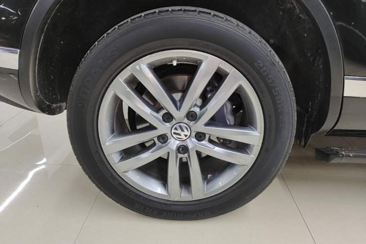 Used Volkswagen Touareg 2017 3.0 TSI Touareg Edition Right Rear Wheel Hub