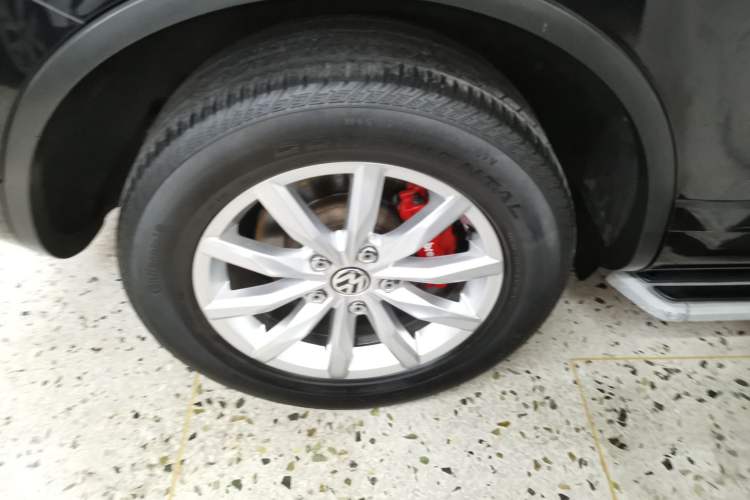 Used Volkswagen Touareg 2017 3.0 TSI Start Edition Right Rear Wheel Hub