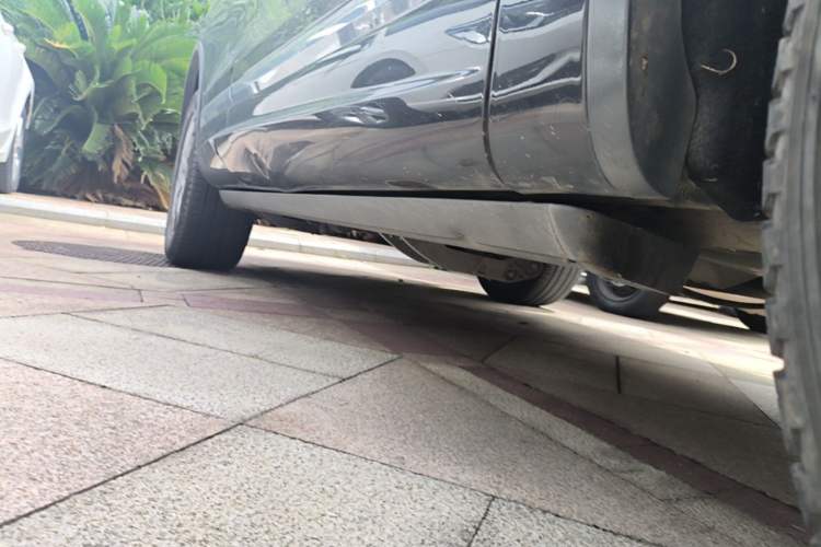 Used Volkswagen Touareg 2017 3.0 TSI Touareg Edition Right Side Sill