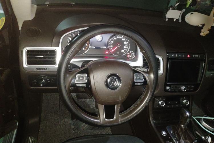 Used Volkswagen Touareg 2017 3.0 TSI Yuyue Model Steering Wheel