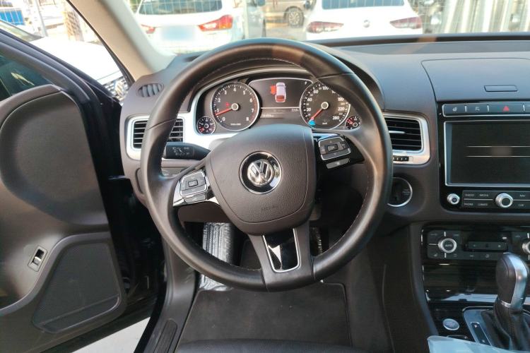 Used Volkswagen Touareg 2017 3.0 TSI Yuyue Model Steering Wheel