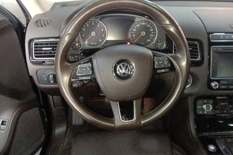 Used Volkswagen Touareg 2017 3.0 TSI Touareg Model Steering Wheel