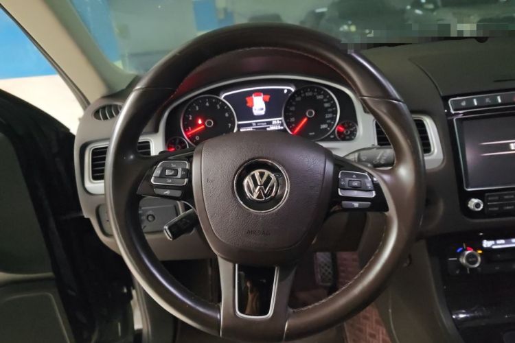 Used Volkswagen Touareg 2017 3.0 TSI Yuyue Model Steering Wheel