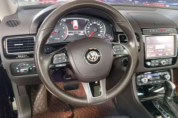 Used Volkswagen Touareg 2017 3.0 TSI Start Edition Steering Wheel