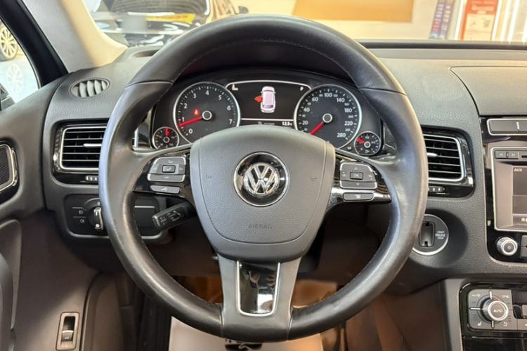 Used Volkswagen Touareg 2017 3.0 TSI Touareg Model Steering Wheel