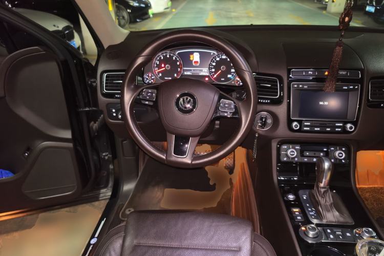 Used Volkswagen Touareg 2017 3.0 TSI Touareg Model Steering Wheel