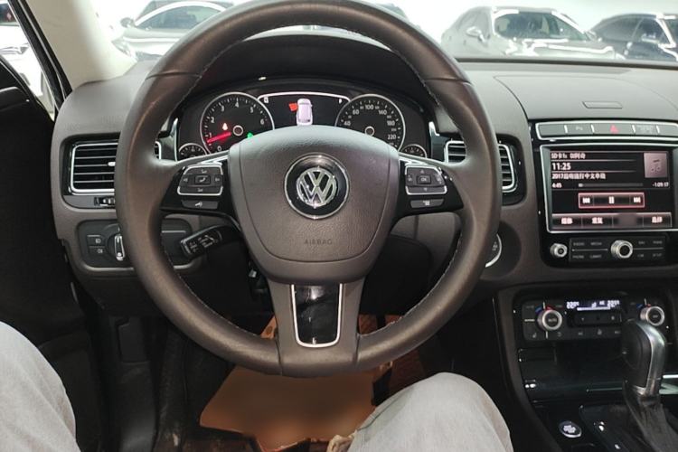Used Volkswagen Touareg 2017 3.0 TSI Touareg Edition Steering Wheel