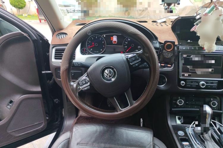 Used Volkswagen Touareg 2017 3.0 TSI Yuyue Model Steering Wheel