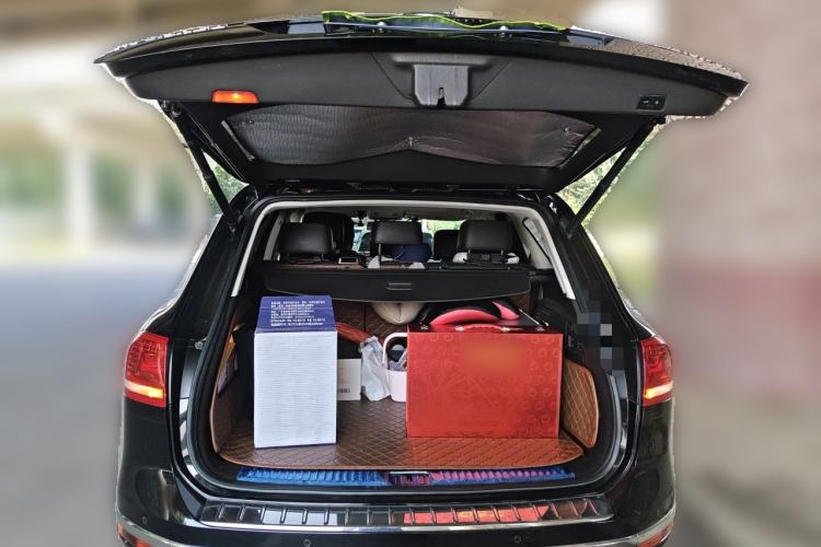 Used Volkswagen Touareg 2017 3.0 TSI Touareg Model Trunk