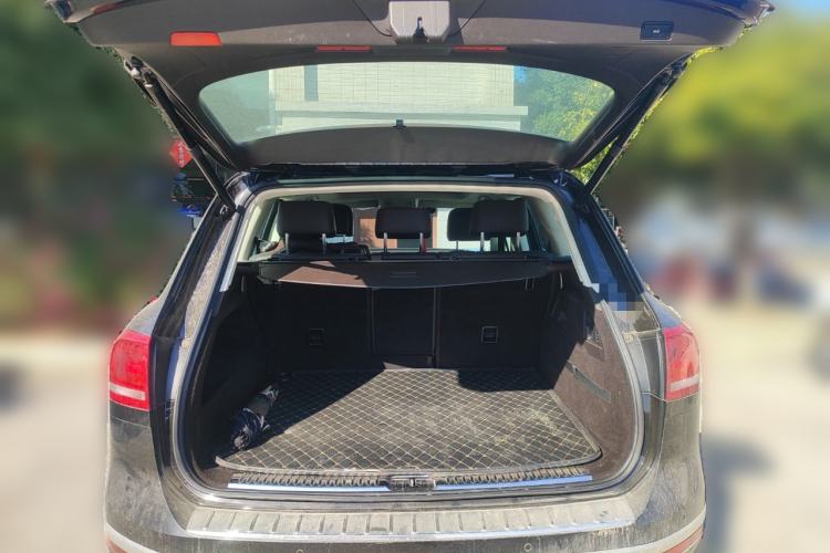 Used Volkswagen Touareg 2017 3.0 TSI Touareg Model Trunk