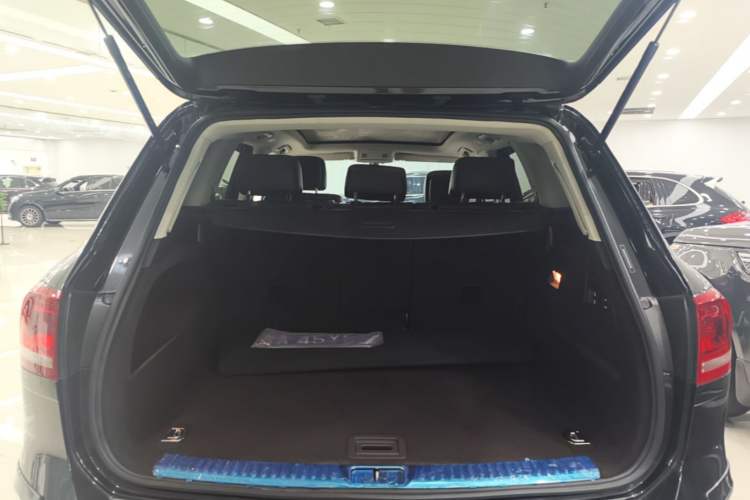Used Volkswagen Touareg 2017 3.0 TSI Touareg Model Trunk