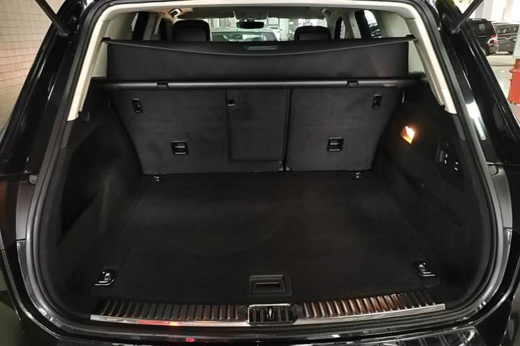 Used Volkswagen Touareg 2017 3.0 TSI Touareg Model Trunk