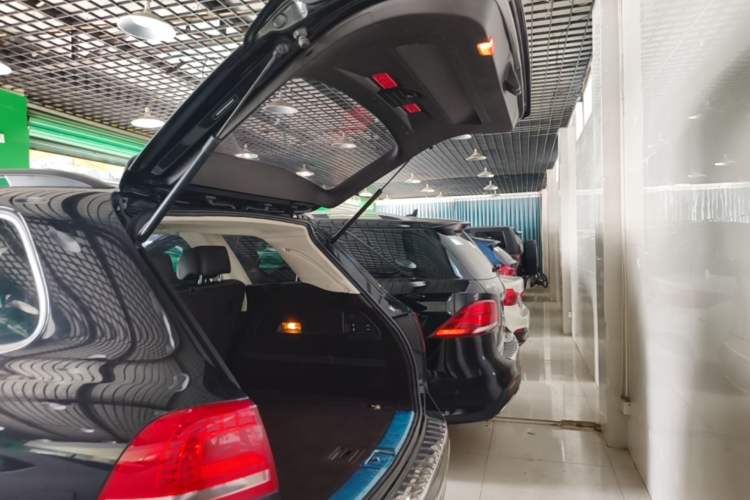 Used Volkswagen Touareg 2017 3.0 TSI Touareg Model Trunk