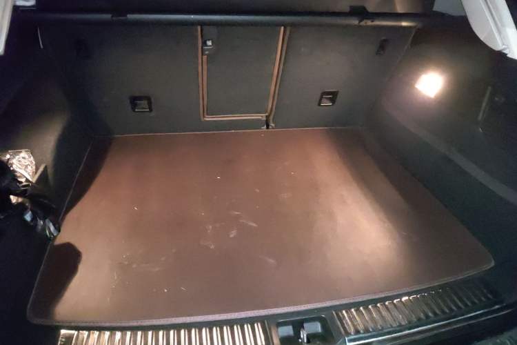 Used Volkswagen Touareg 2017 3.0 TSI Start Edition Trunk