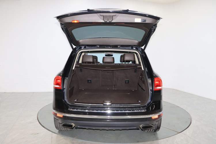 Used Volkswagen Touareg 2017 3.0 TSI Touareg Model Trunk