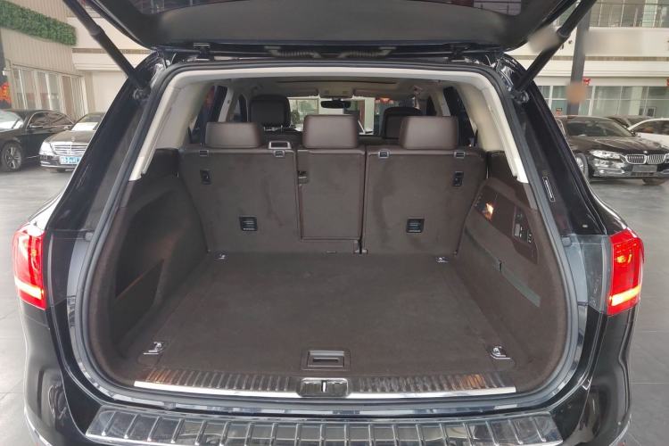 Used Volkswagen Touareg 2017 3.0 TSI Touareg Model Trunk