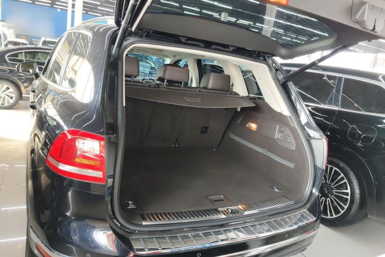 Used Volkswagen Touareg 2017 3.0 TSI Touareg Model Trunk