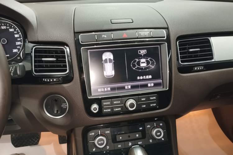 Used Volkswagen Touareg 2017 3.0 TSI Touareg Edition Audio And AC Panel
