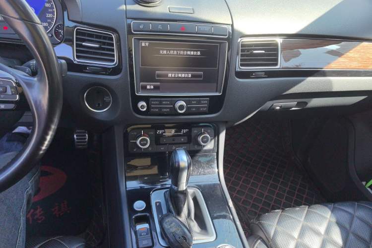 Used Volkswagen Touareg 2017 3.0 TSI Yuyue Model Audio And AC Panel