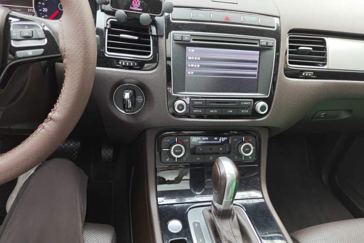 Used Volkswagen Touareg 2017 3.0 TSI Touareg Model Audio And AC Panel