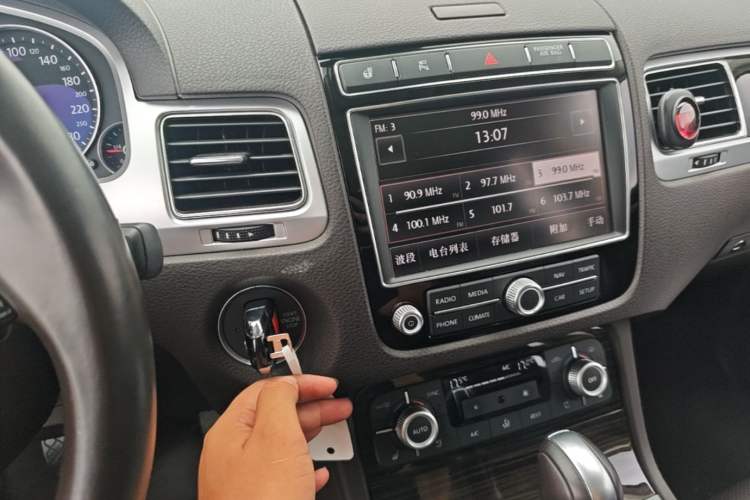 Used Volkswagen Touareg 2017 3.0 TSI Yuyue Model Audio And AC Panel