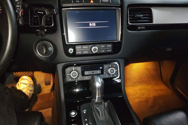 Used Volkswagen Touareg 2017 3.0 TSI Touareg Edition Audio And AC Panel