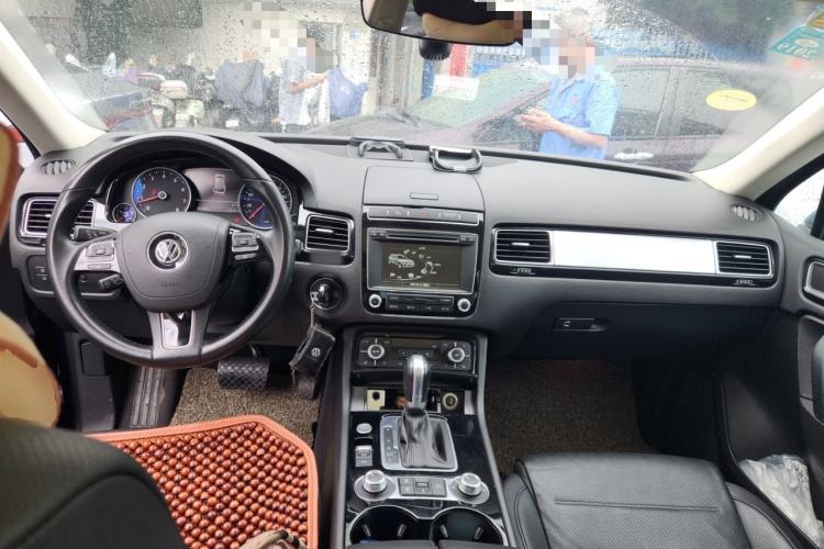 Used Volkswagen Touareg  Center Console