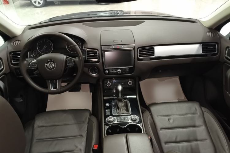 Used Volkswagen Touareg 2017 3.0 TSI Touareg Edition Center Console