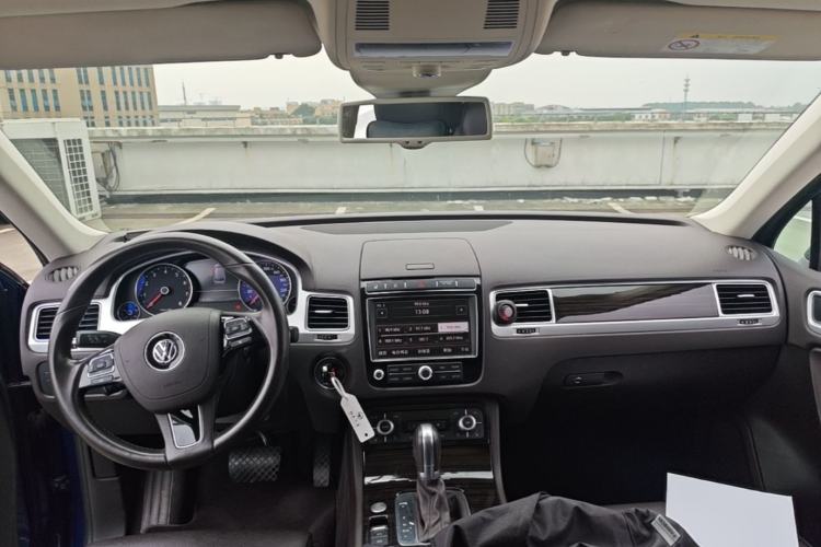 Used Volkswagen Touareg 2017 3.0 TSI Yuyue Model Center Console