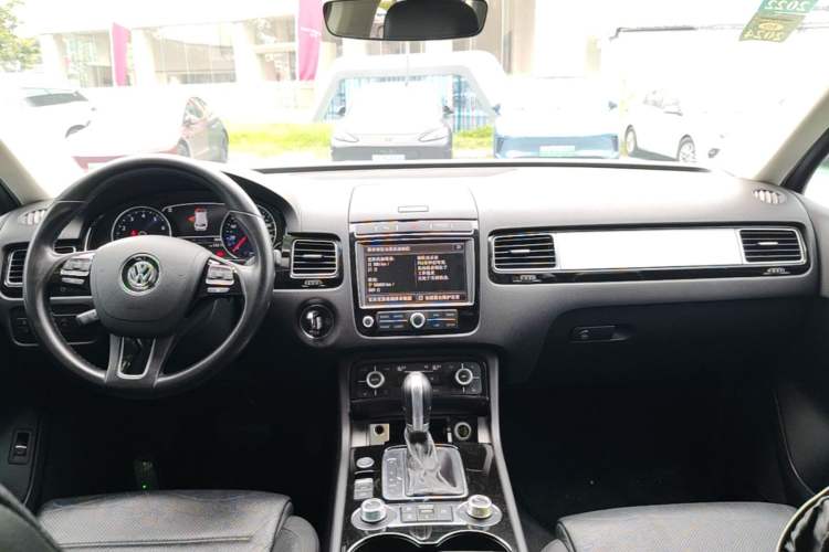 Used Volkswagen Touareg 2017 3.0 TSI Touareg Edition Center Console