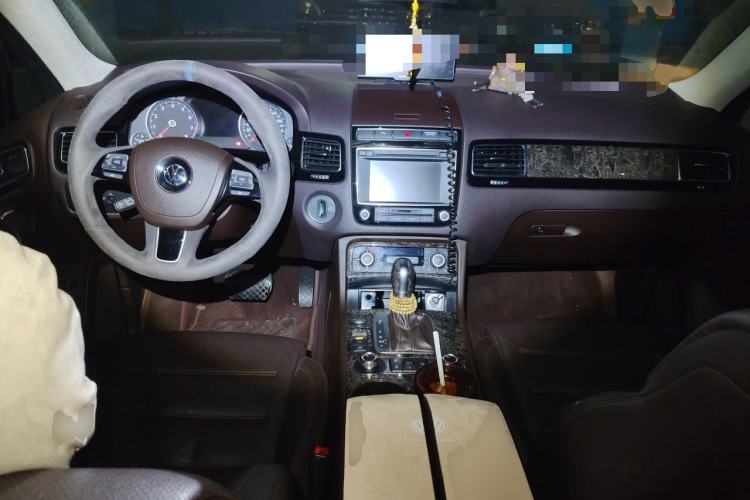 Used Volkswagen Touareg 2017 3.0 TSI Touareg Model Center Console