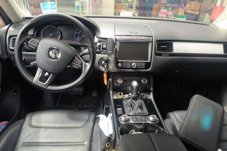 Used Volkswagen Touareg 2017 3.0 TSI Expedition Edition Center Console