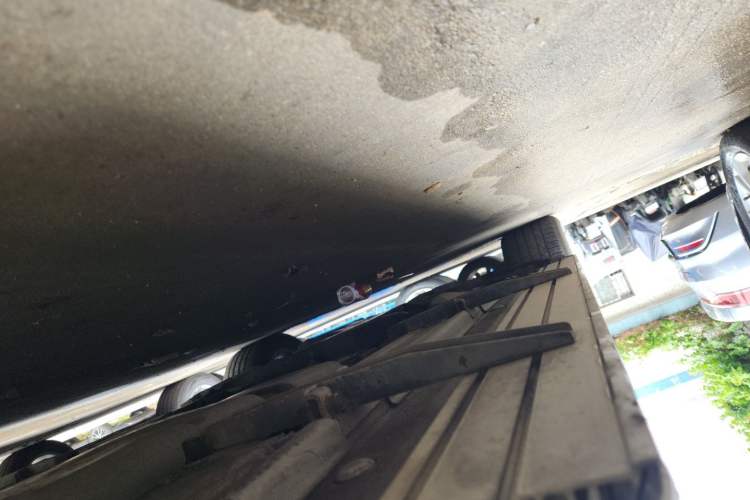 Used Volkswagen Touareg  Chassis Rear Left