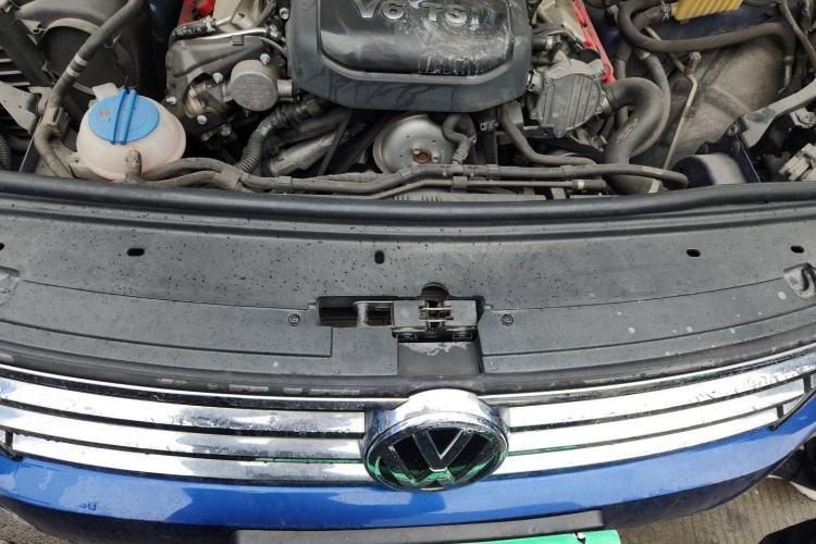 Used Volkswagen Touareg  Engine Bay