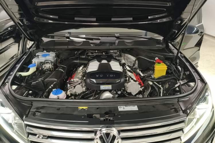 Used Volkswagen Touareg 2017 3.0 TSI Touareg Edition Engine Bay
