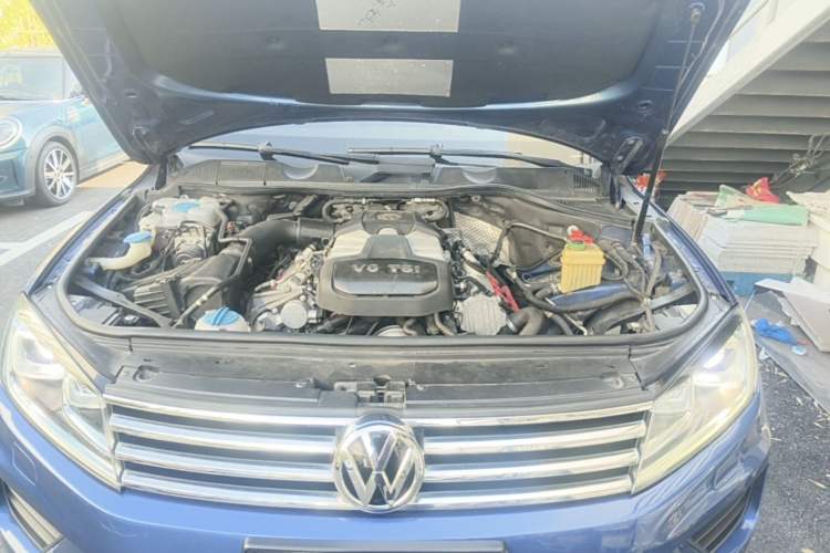 Used Volkswagen Touareg 2017 3.0 TSI Touareg Edition Engine Bay
