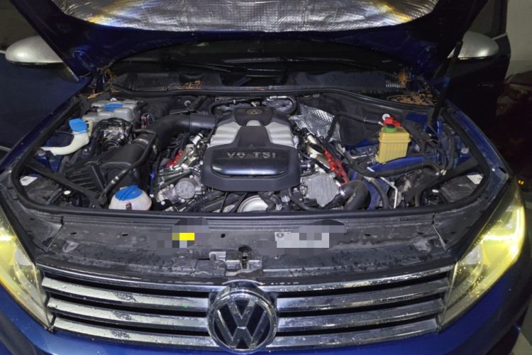 Used Volkswagen Touareg 2017 3.0 TSI Touareg Model Engine Bay