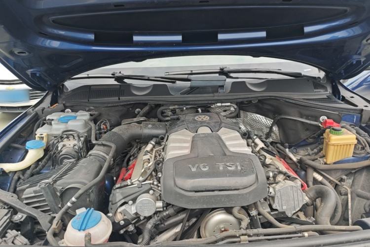 Used Volkswagen Touareg 2017 3.0 TSI Yuyue Model Engine Bay