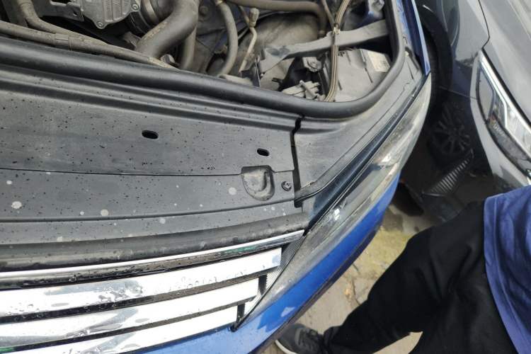 Used Volkswagen Touareg  Engine Bay Left
