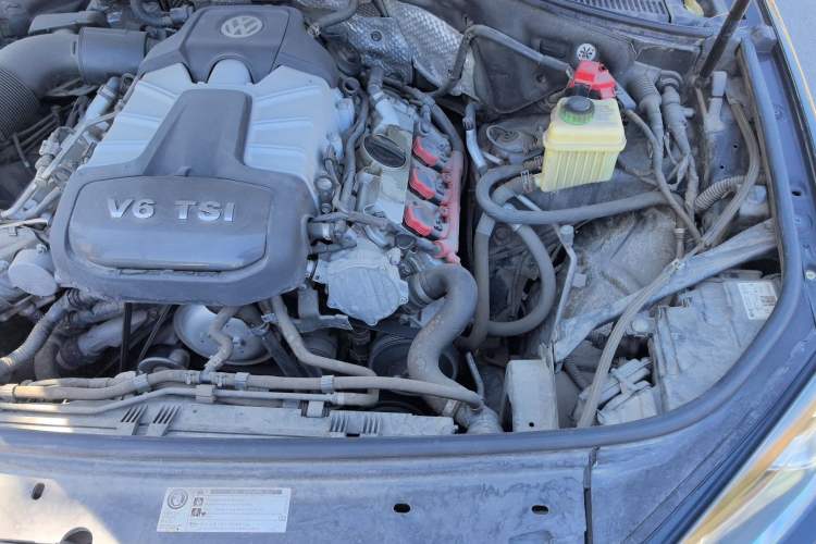 Used Volkswagen Touareg 2017 3.0 TSI Yuyue Model Engine Bay Left
