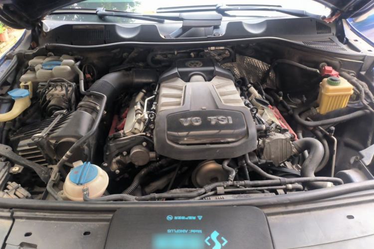 Used Volkswagen Touareg 2017 3.0 TSI Expedition Edition Engine Bay