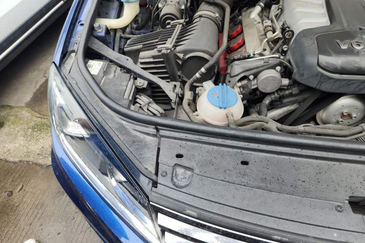 Used Volkswagen Touareg  Engine Bay Right